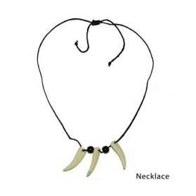 Collier de la Préhistoire avec des dents de dinosaure